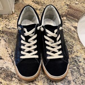 Dolce Vita size 8 black sneakers